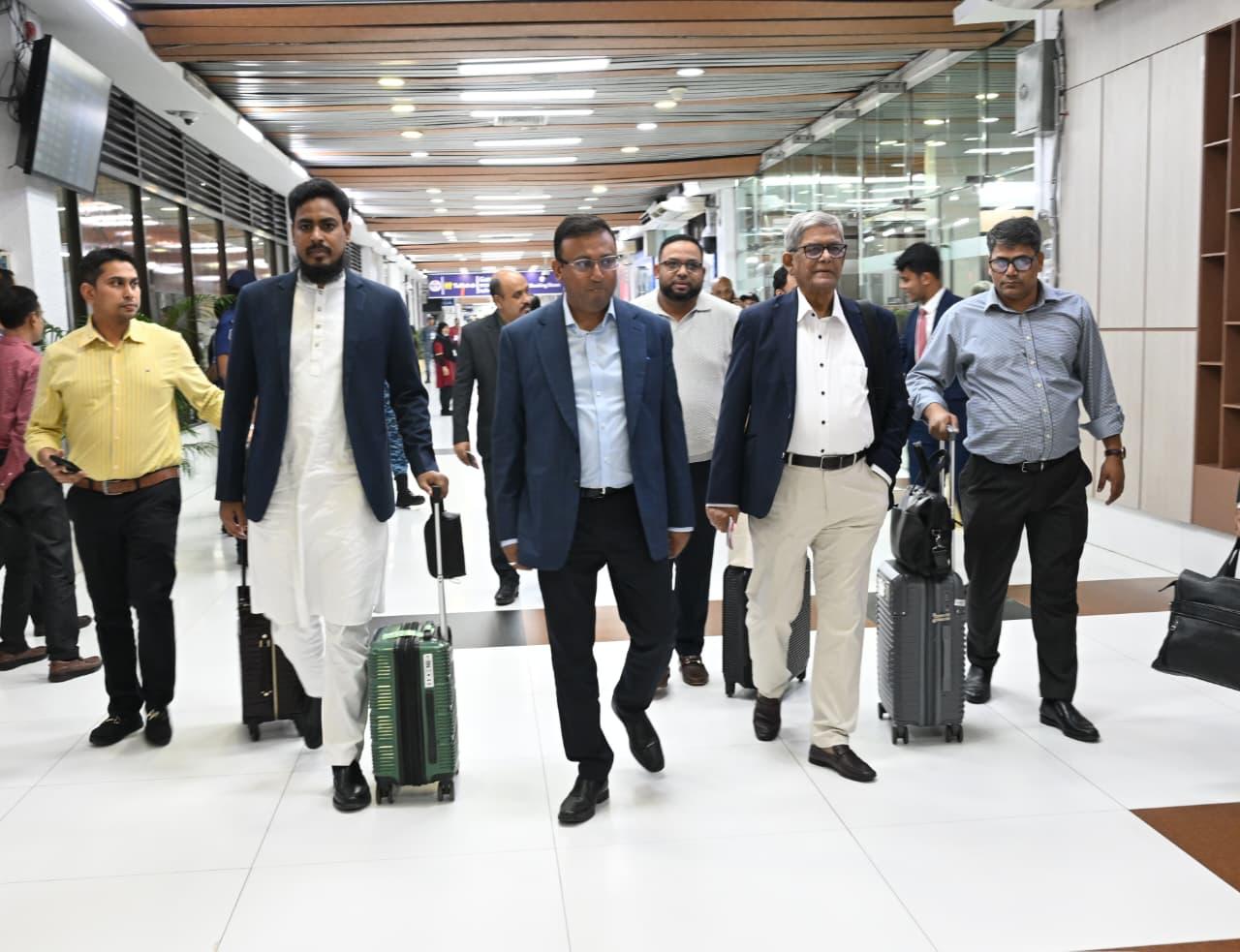 জাতিসংঘ সাধারণ পরিষদের ৮০তম অধিবেশনে প্রধান উপদেষ্টার সঙ্গে যারা আছেন