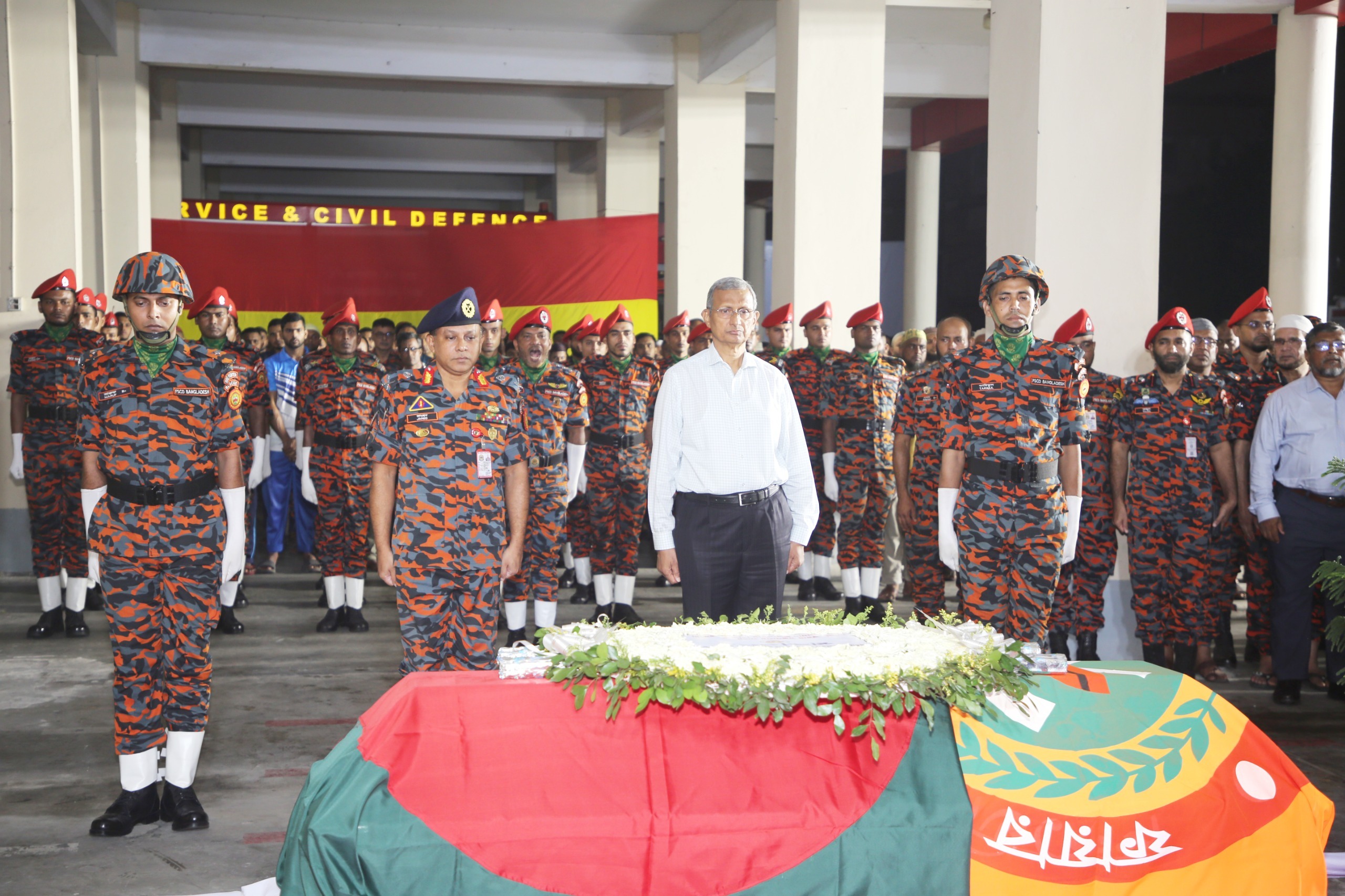 ফায়ারফাইটার নূরুল হুদার জানাজা : সহকর্মীদের শেষ শ্রদ্ধা জ্ঞাপন